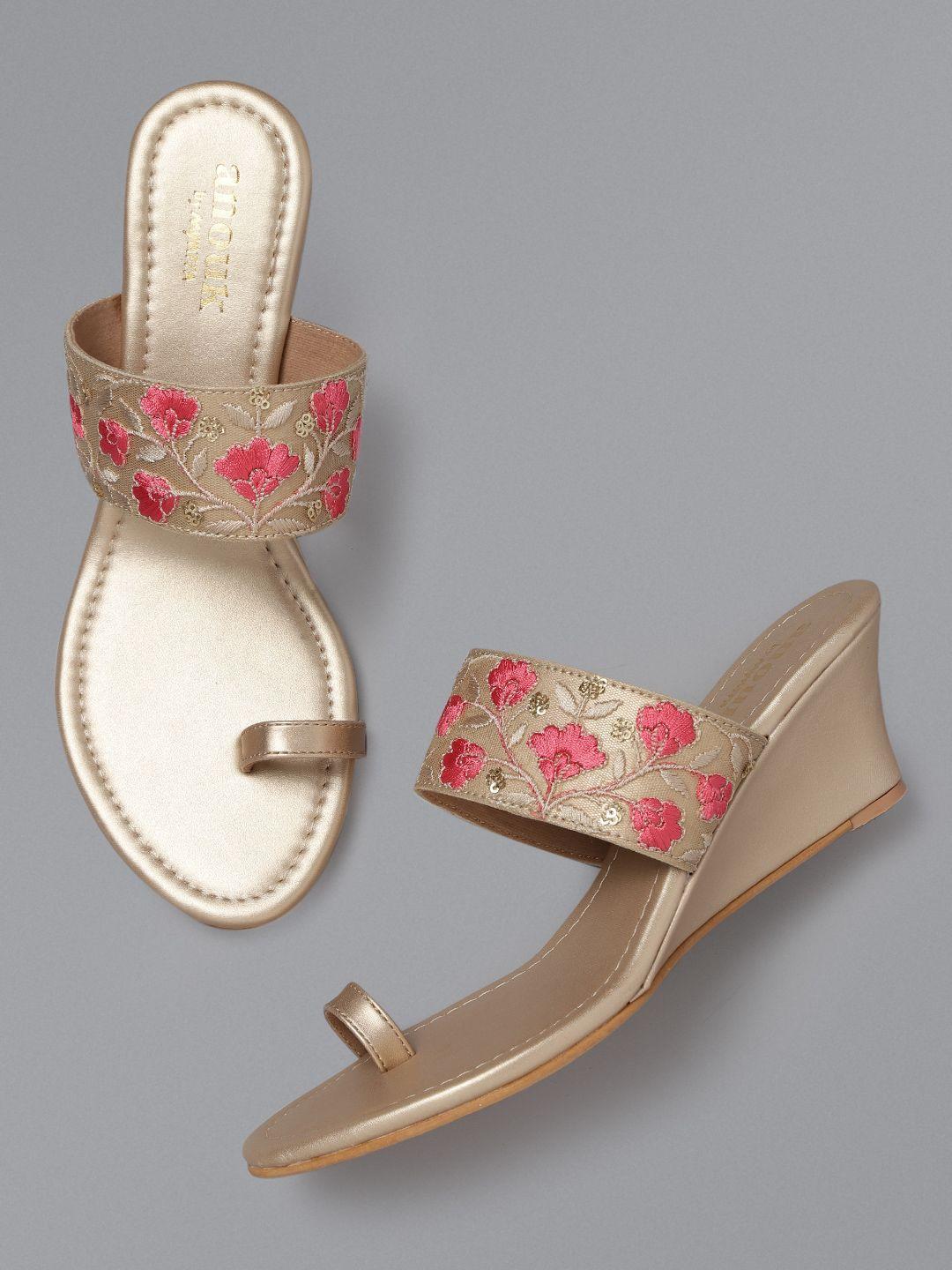 anouk women gold-toned & pink woven design heels