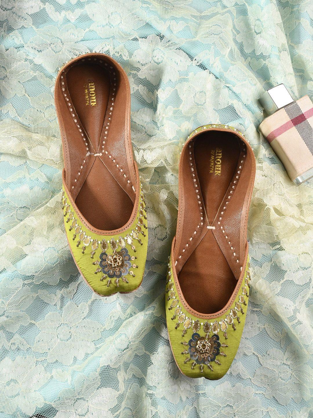 anouk green & gold-toned embellished ethnic mojaris