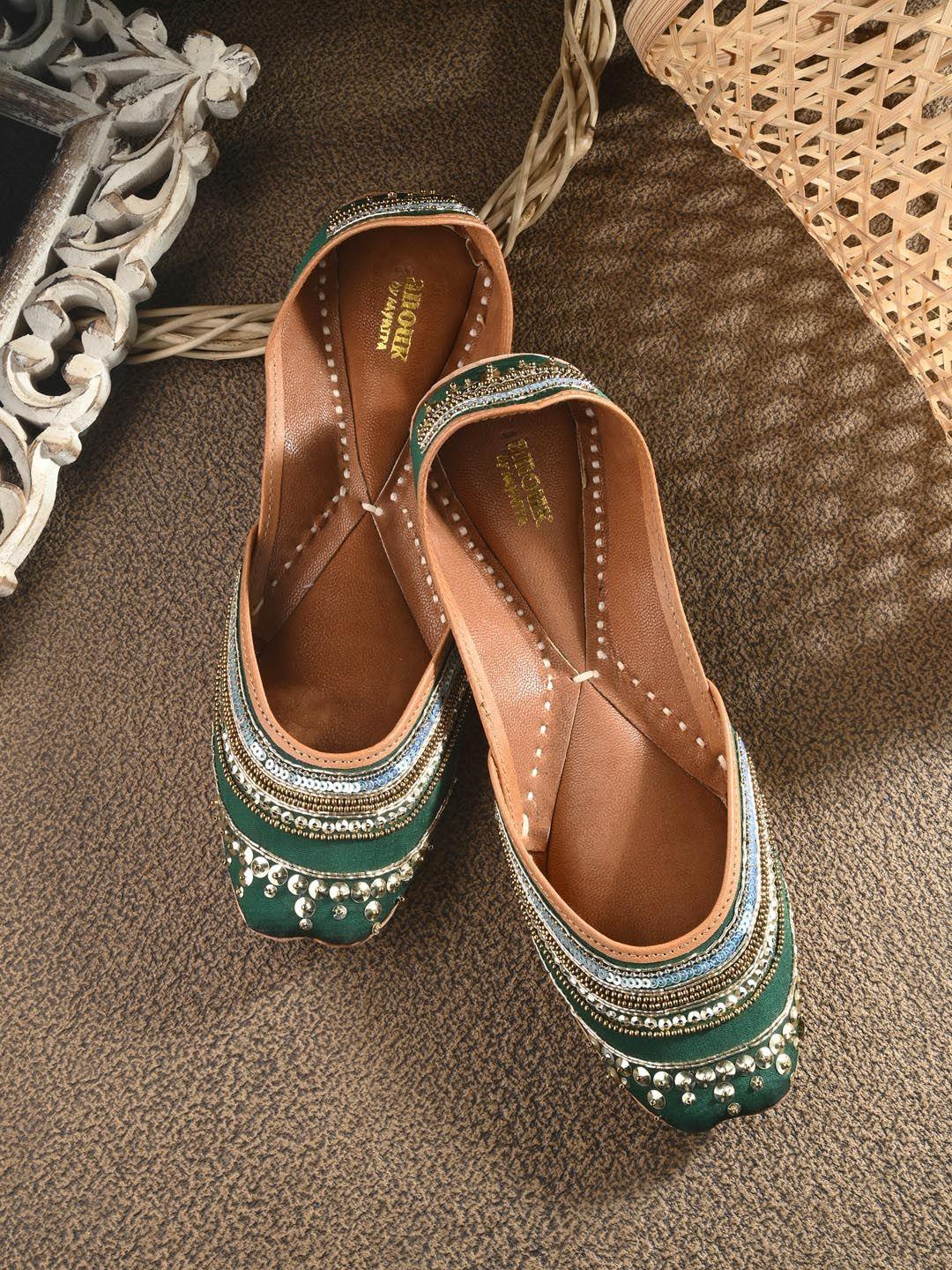 anouk green & gold-toned embellished ethnic mojaris