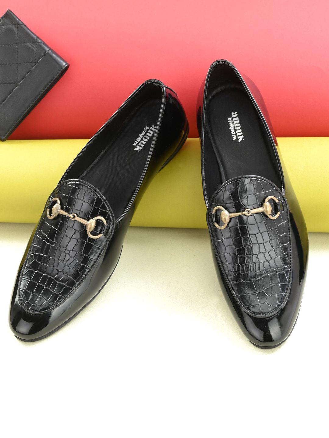 anouk men black textured lightweight loafers