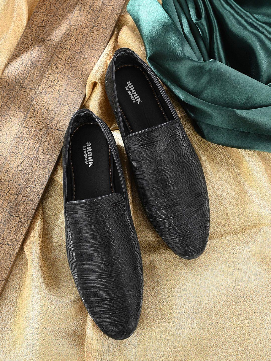 anouk men black textured loafers