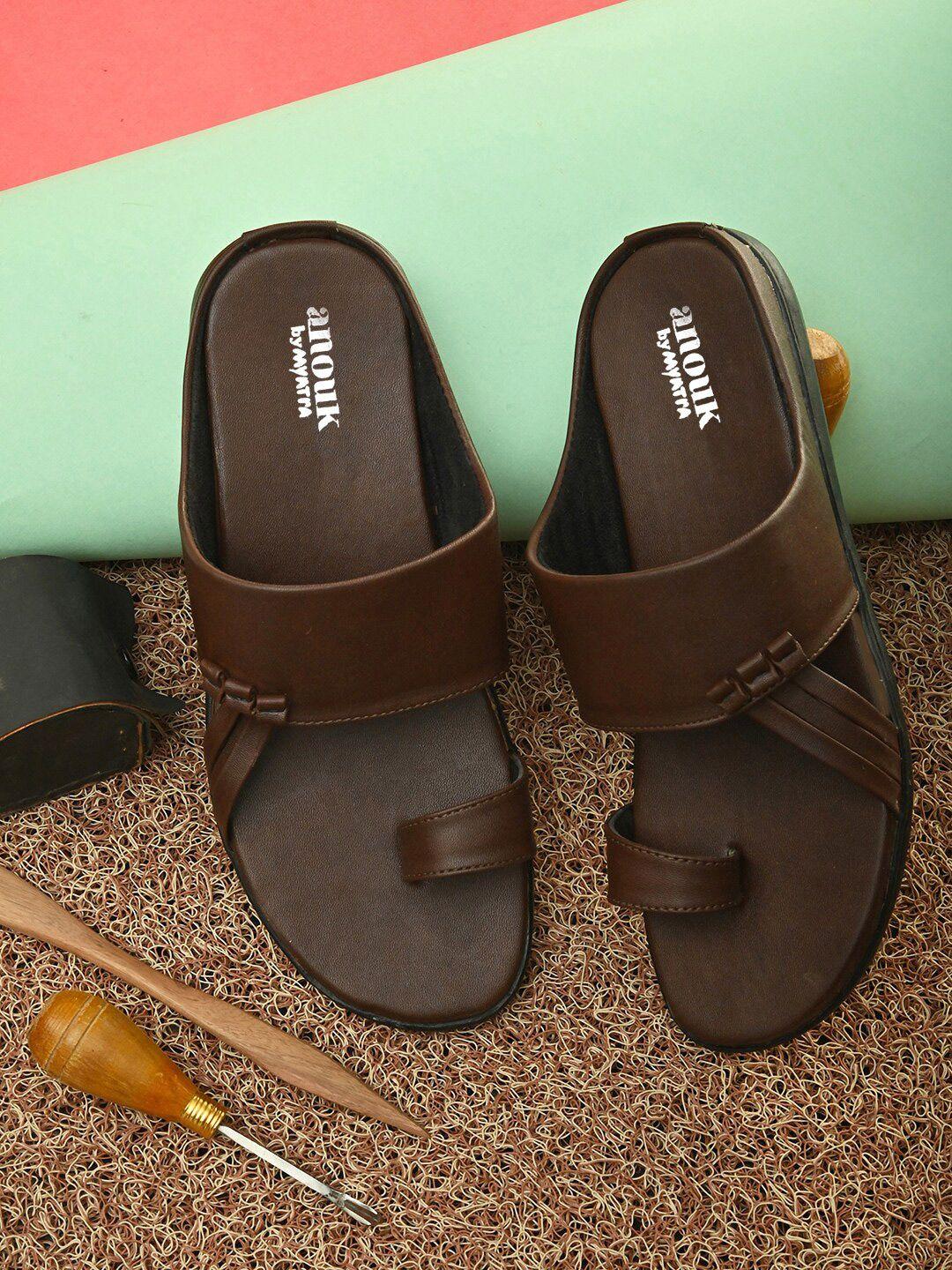 anouk men brown textured one toe comfort sandals