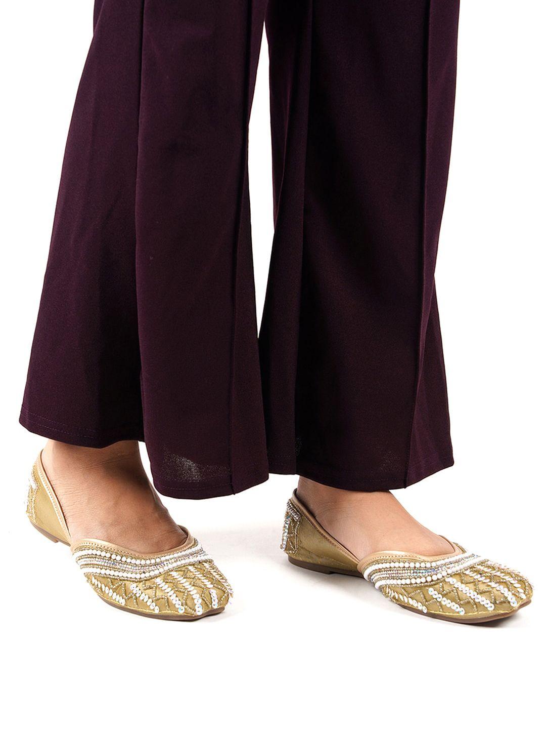 anouk women embellished mojaris