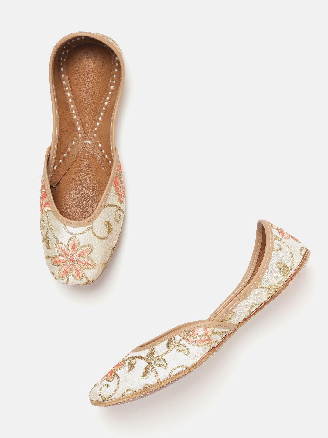 anouk women off-white & gold-toned embroidered mojaris