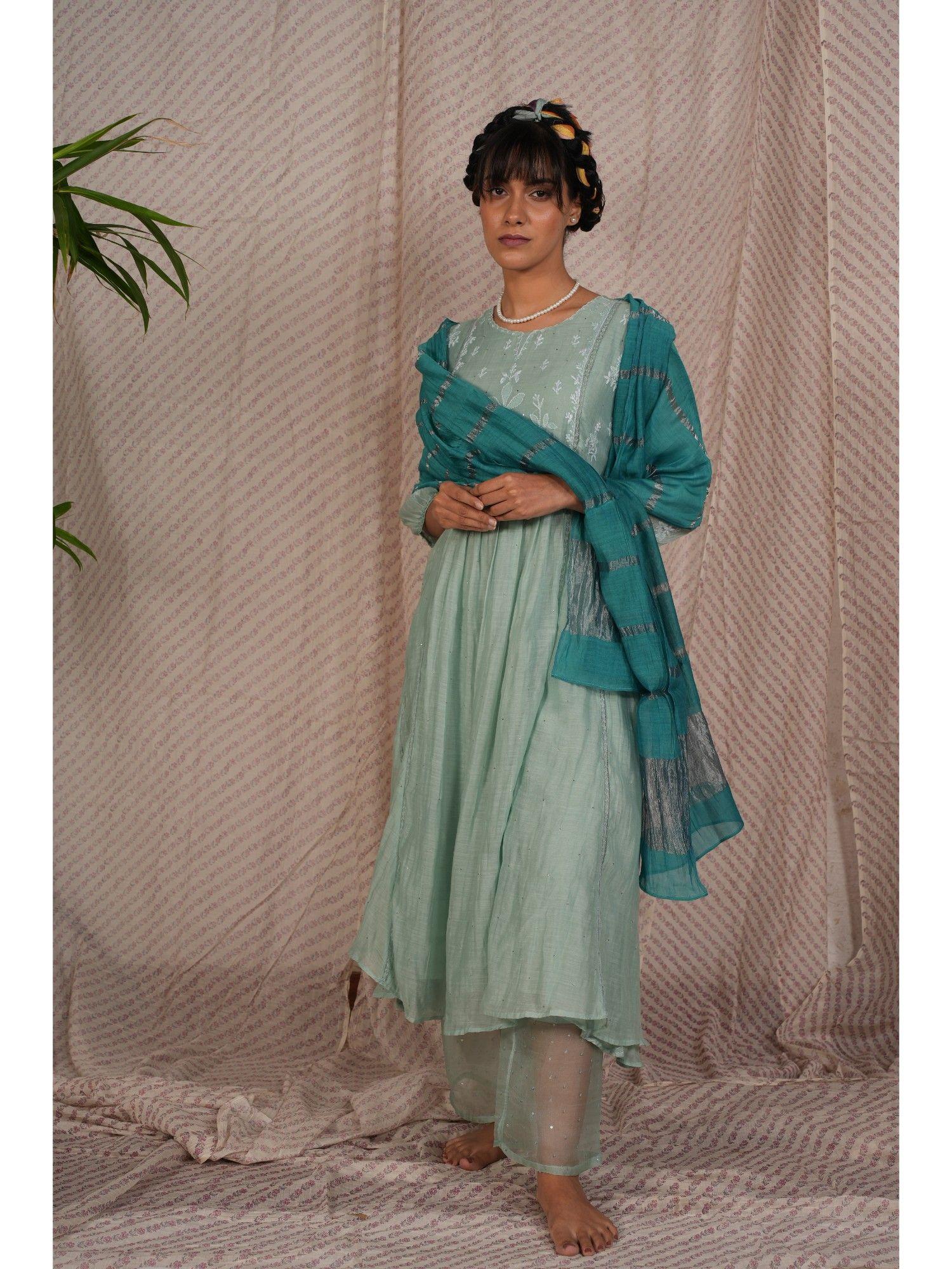 aqua chikan embroidered kurta (set of 3)