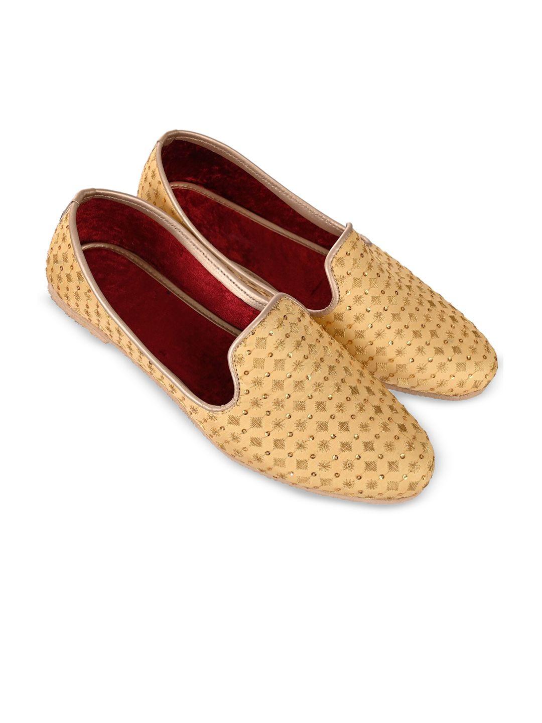 aristitch men gold-toned woven design mojaris