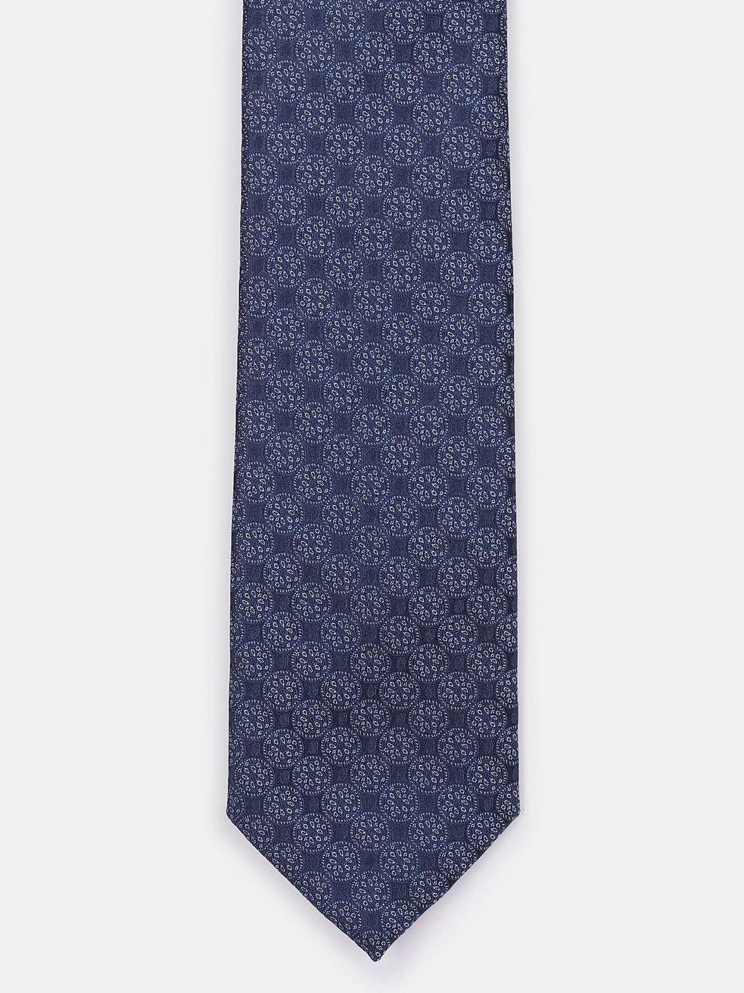 arrow men blue & white woven design ascot tie