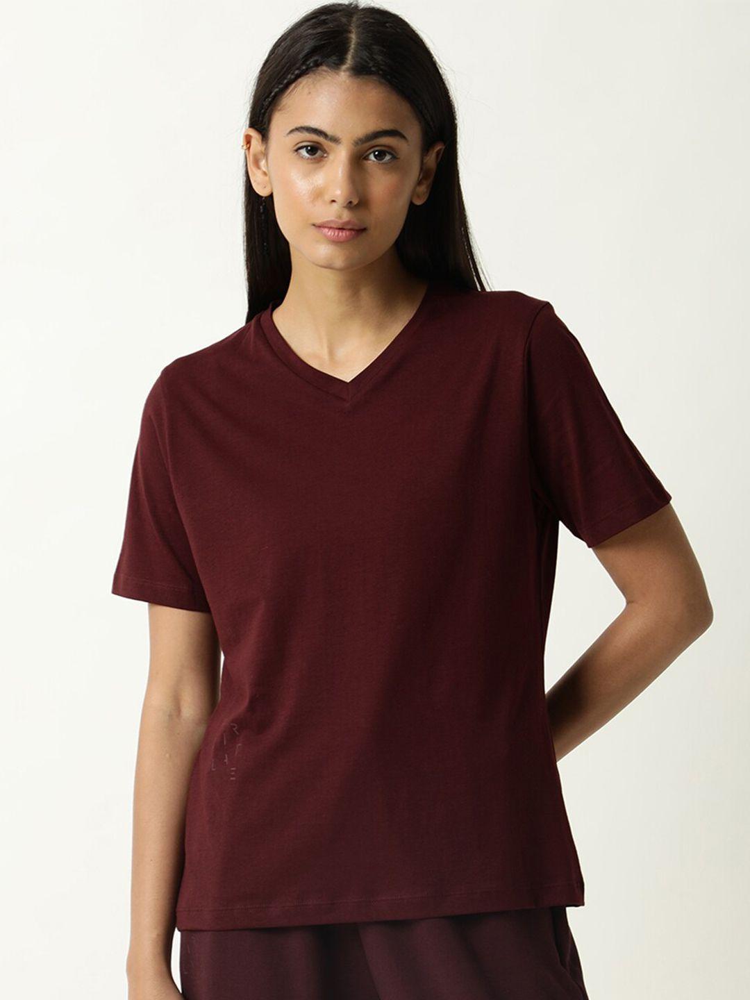 articale women maroon solid v-neck slim fit cotton t-shirt