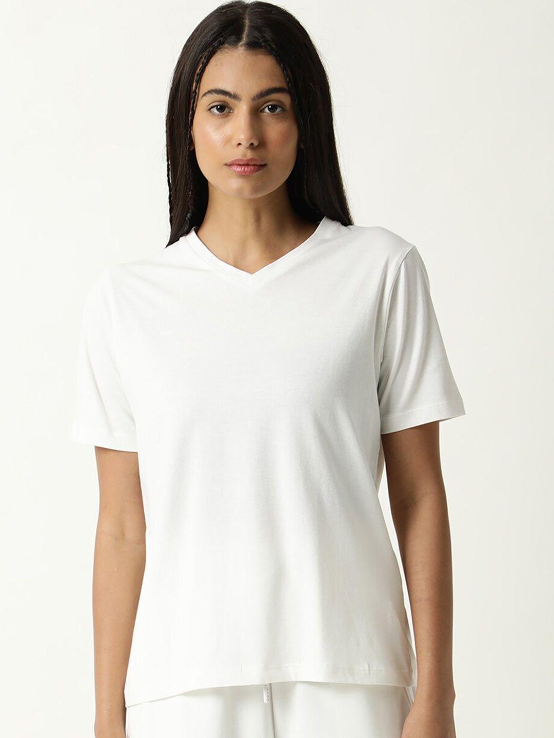 articale women off white solid v-neck slim fit cotton t-shirt