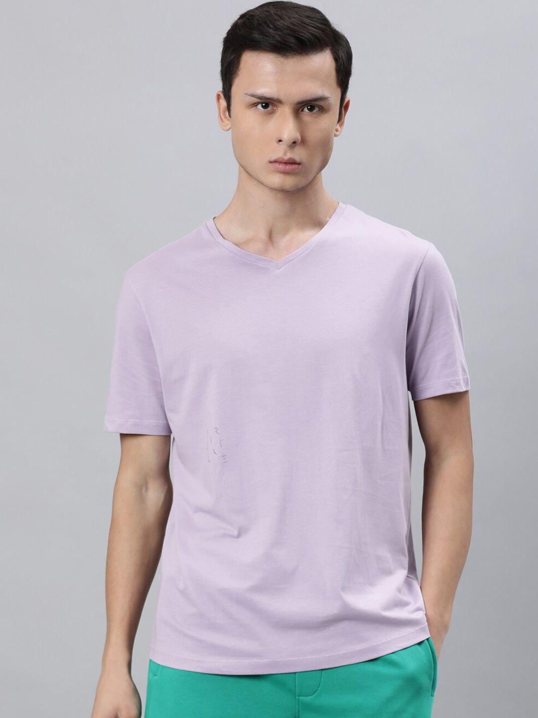 articale men lavender solid v-neck slim fit cotton t-shirt