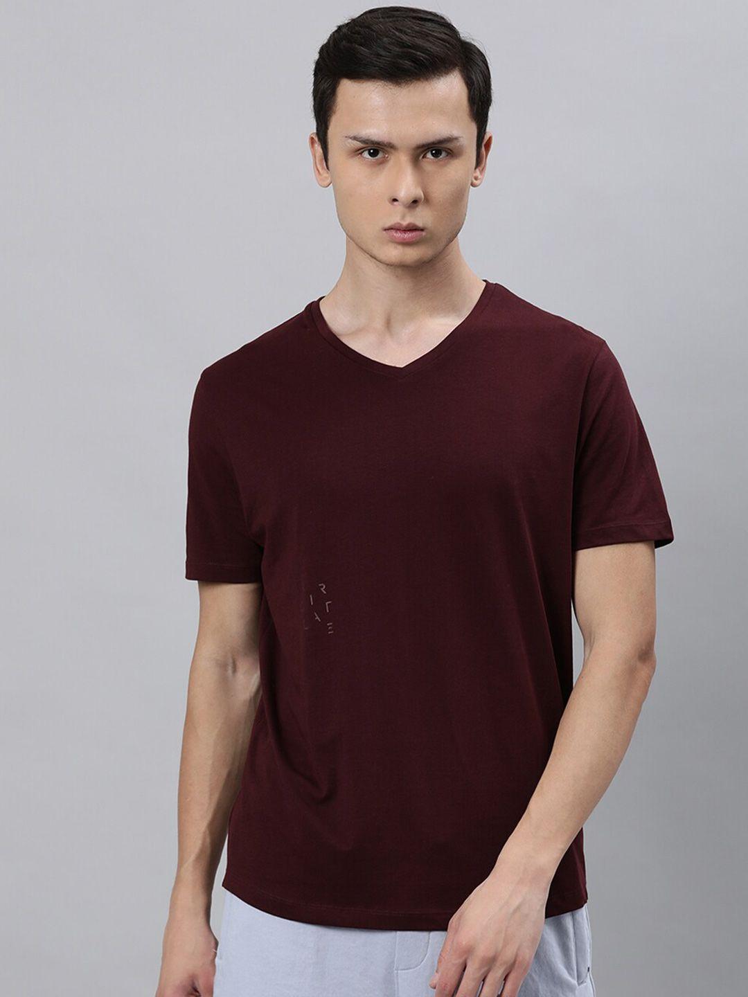 articale men maroon solid v-neck slim fit cotton t-shirt