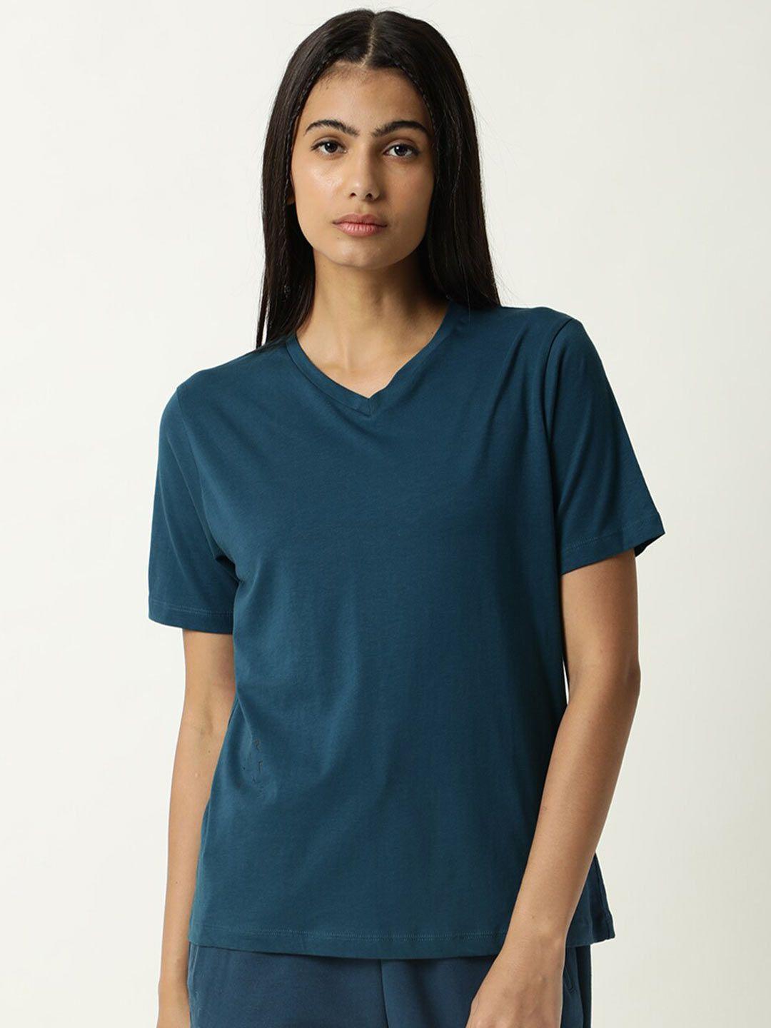 articale women green solid v-neck slim fit cotton t-shirt