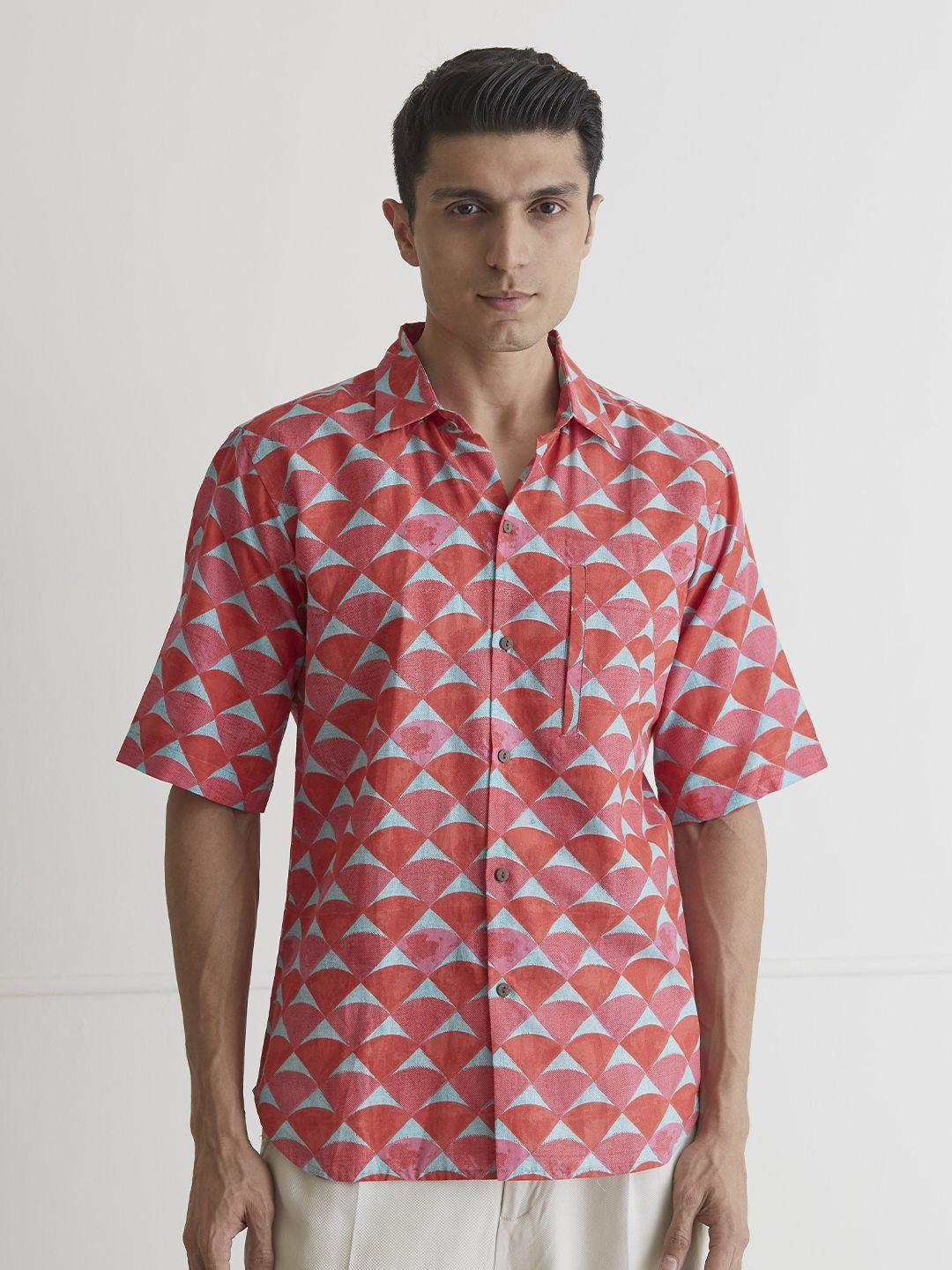 artless relaxed conversational printed pure cotton casual shirt