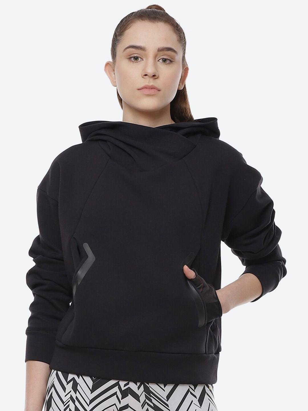 asics women black hooded training sweatshirt  w tech knit hooded