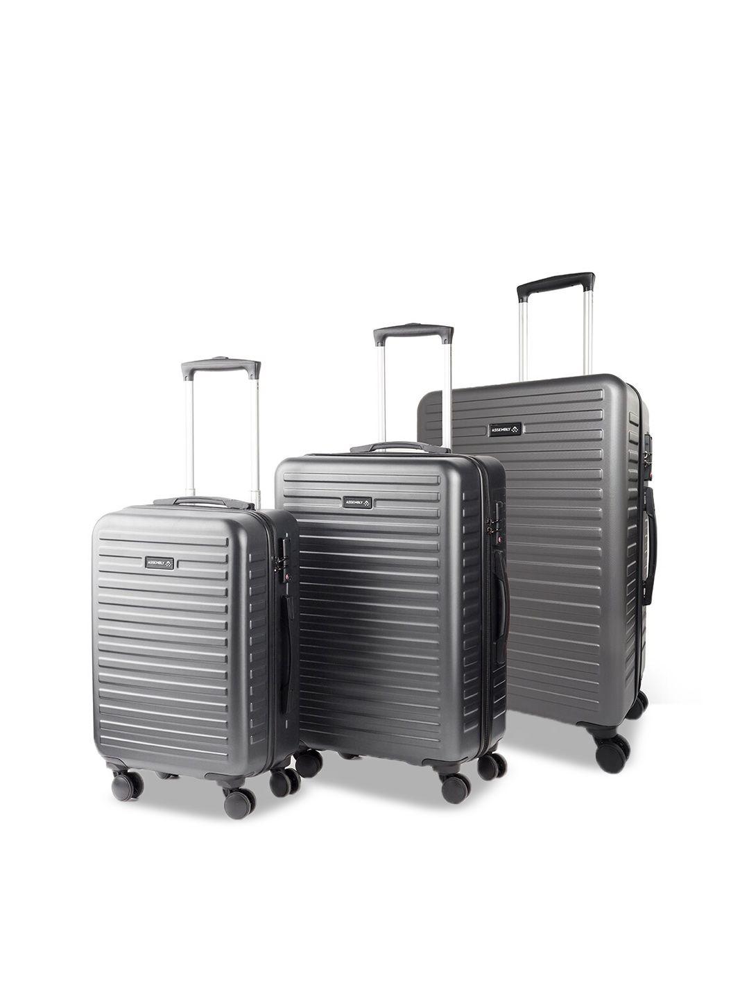 assembly set of 3 textured hard-sided suitcase