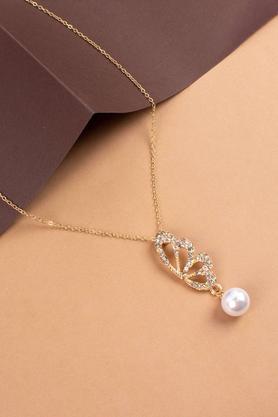 attractive chain necklace with fashionable pendant