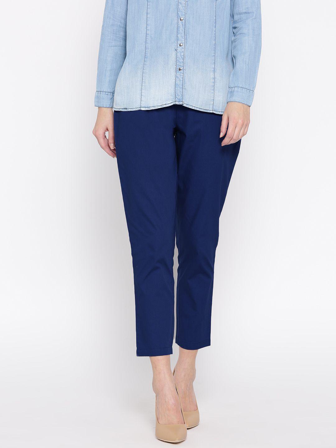 ayaany women blue solid cropped trousers