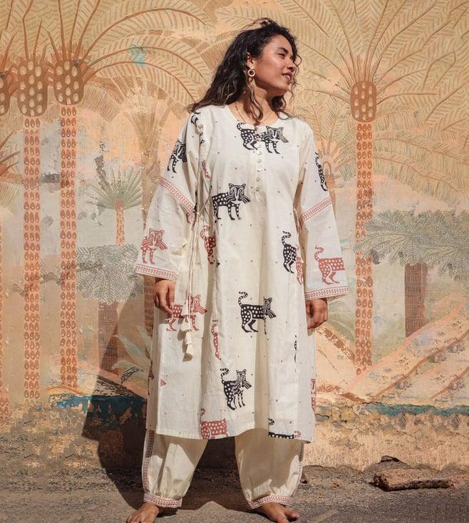 babhru off white banjara tigress kurta