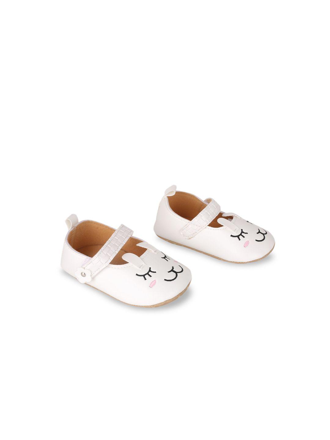 baby moo girls white & black self design booties