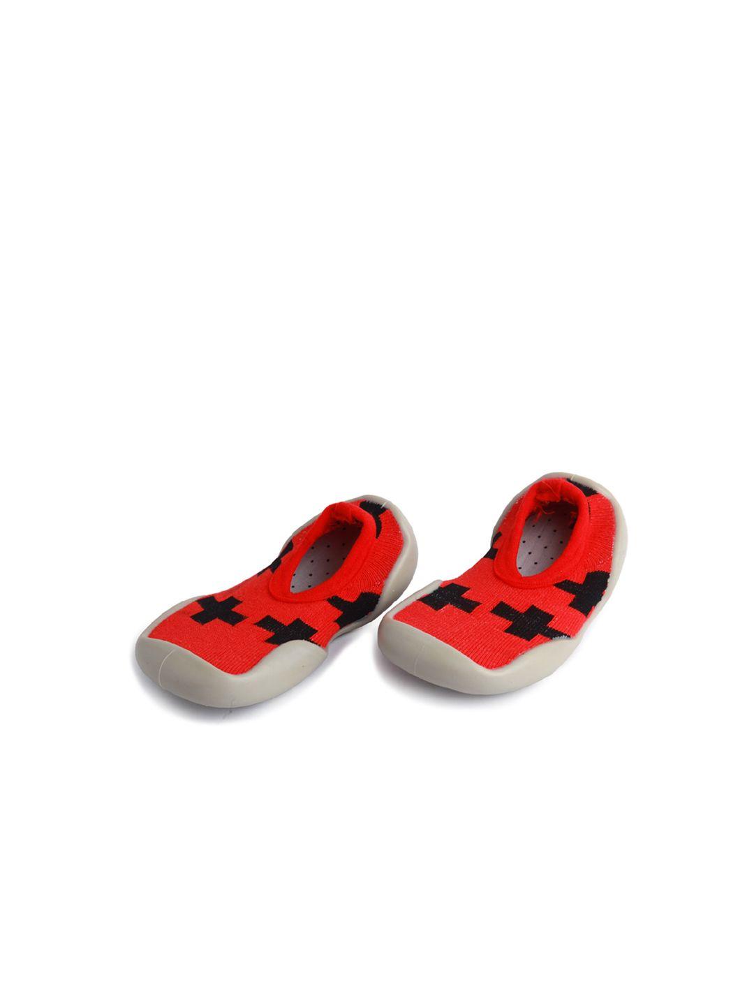 baby moo kids red printed cotton booties