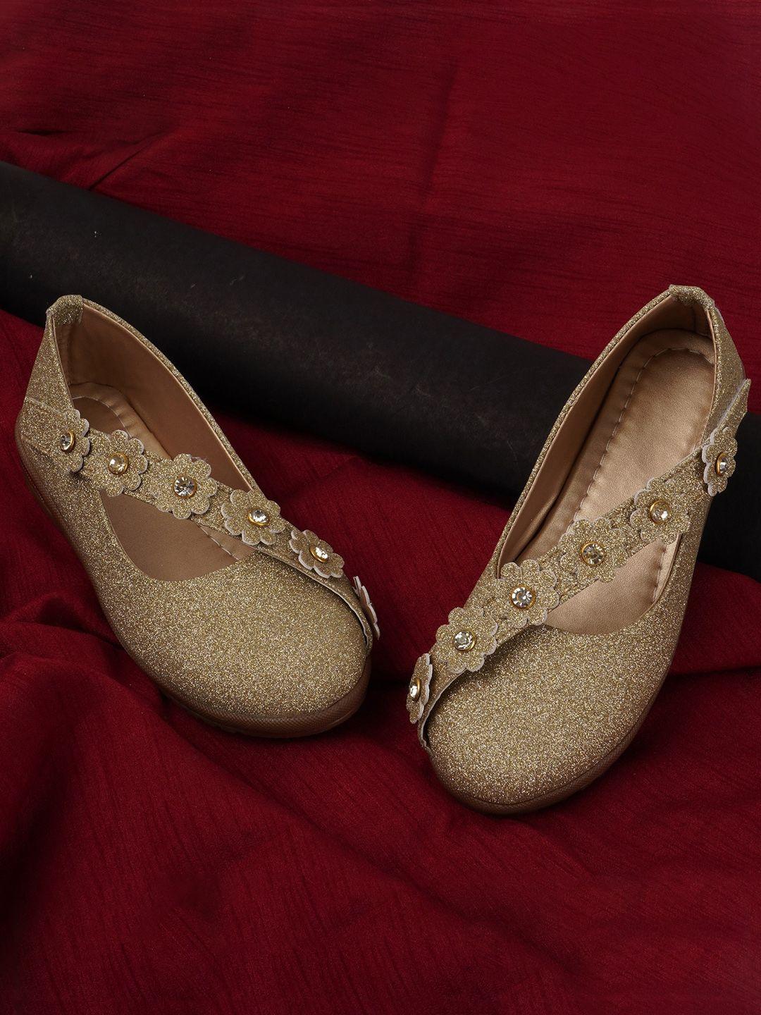 baesd girls gold-toned textured ballerinas flats