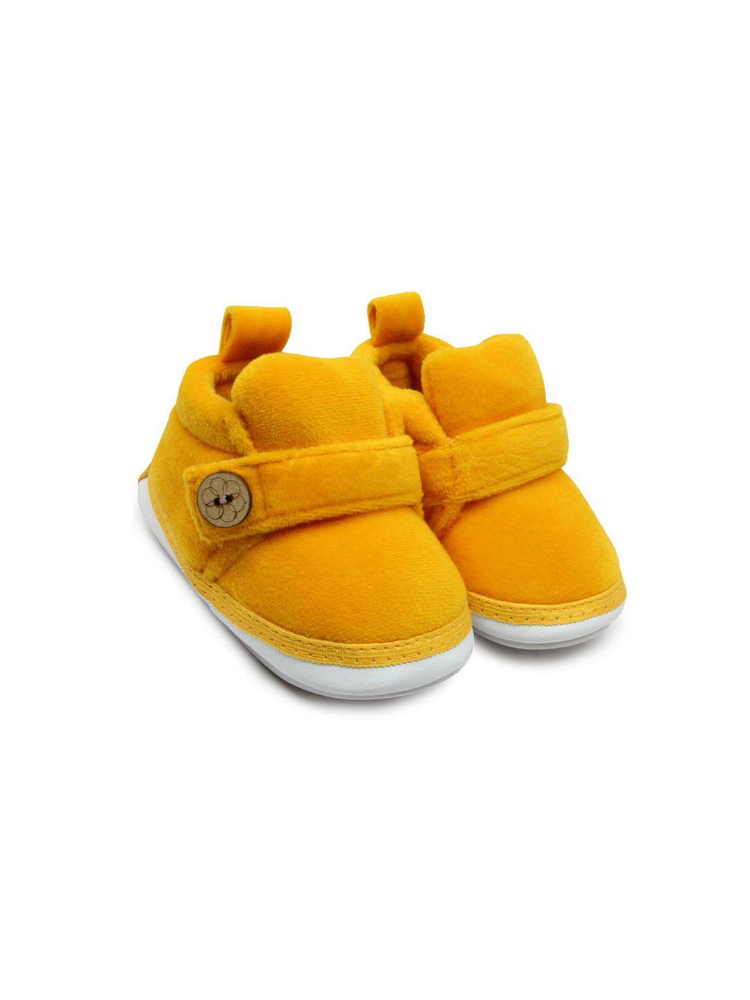 baesd infant velvet booties