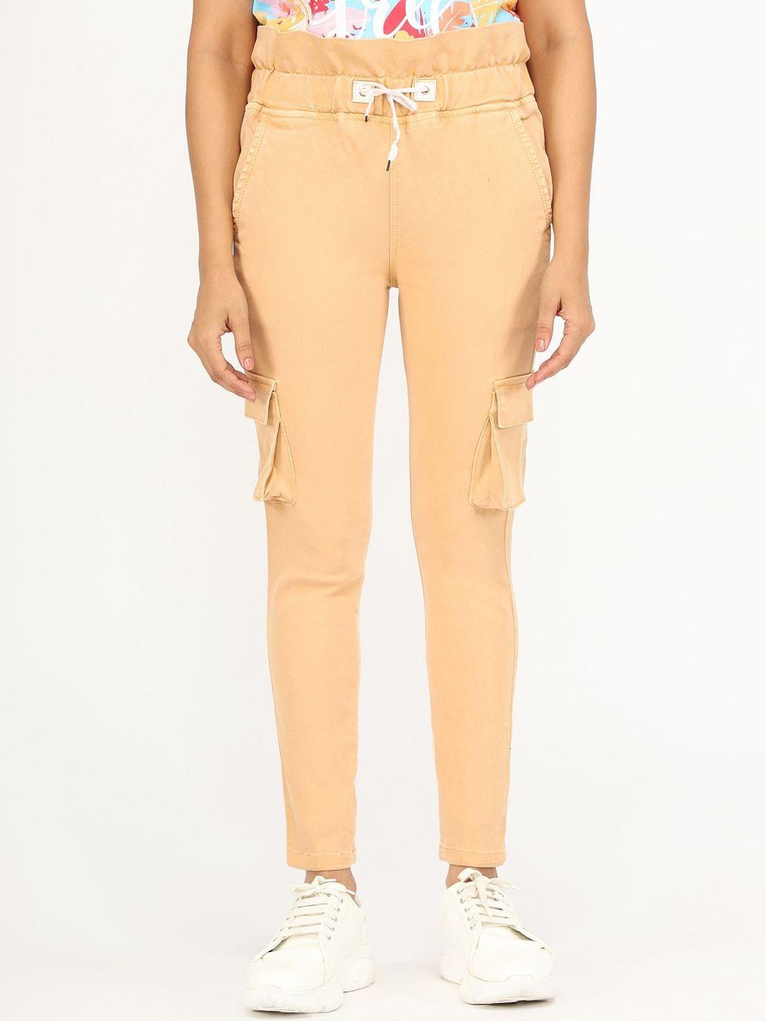 baesd women beige relaxed cargos trousers