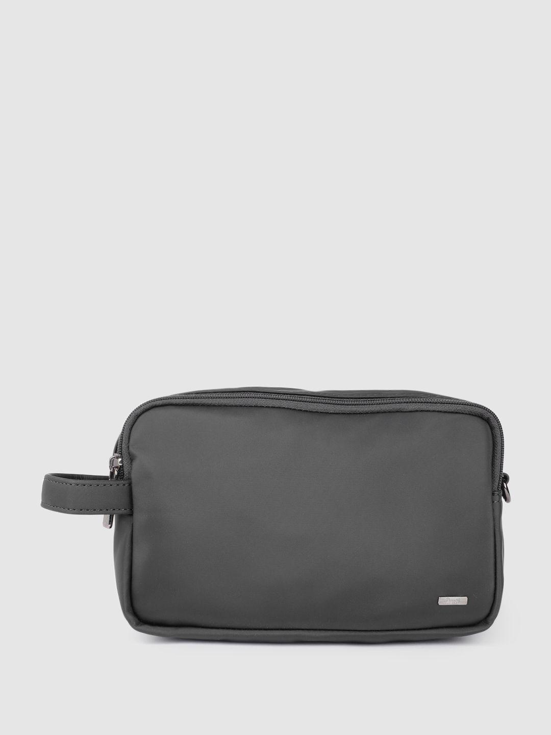 baggit men solid travel pouch