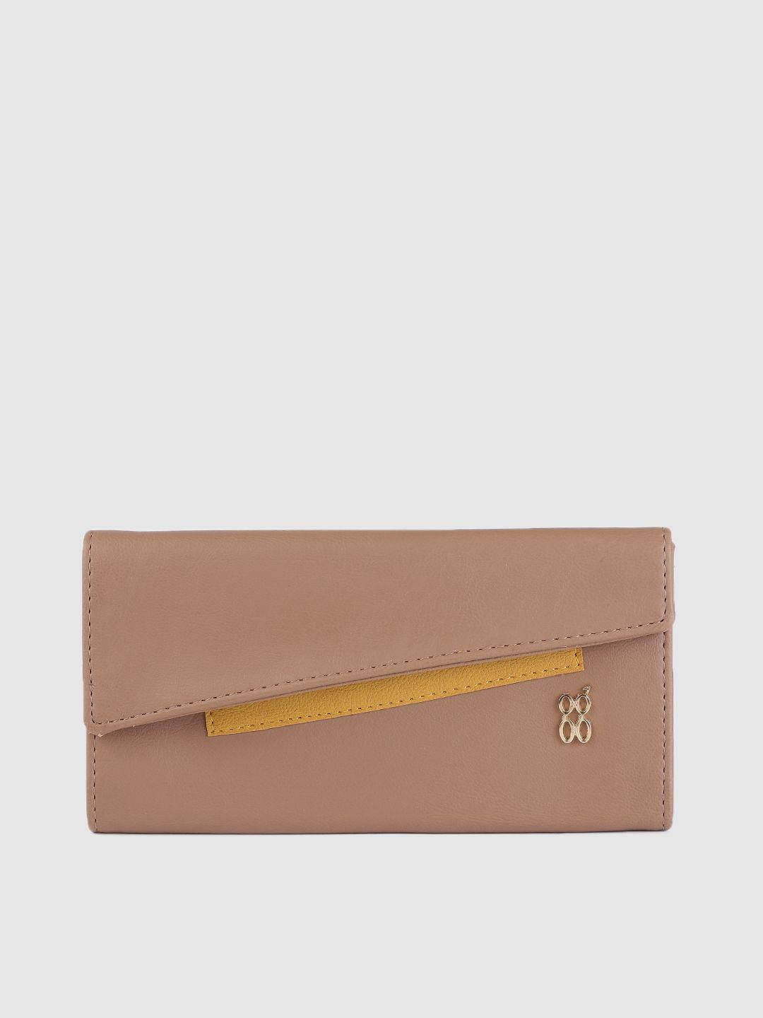 baggit women beige three fold wallet