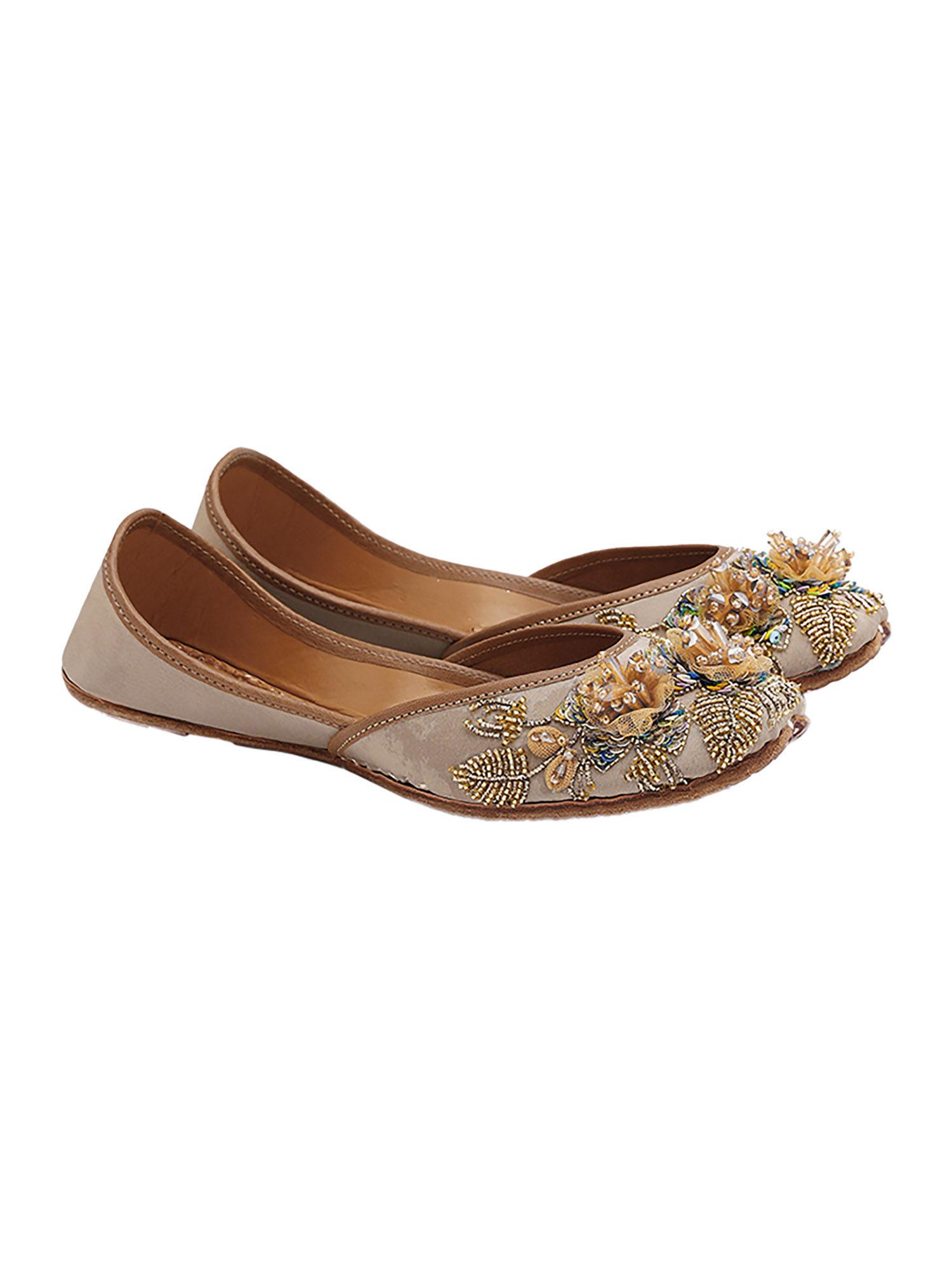 bahar beige embroidered juttis