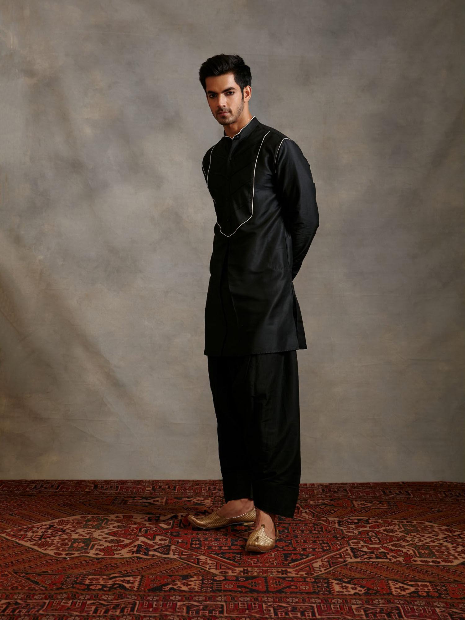 banarasi kurta with contrasting detail metallic black