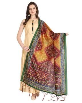 bandhani print dupatta with tassels