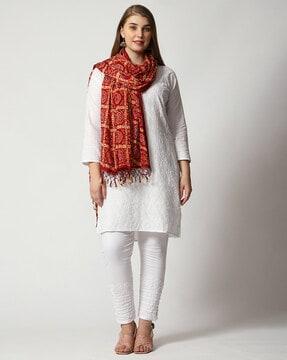 bandhani print dupatta with tassels