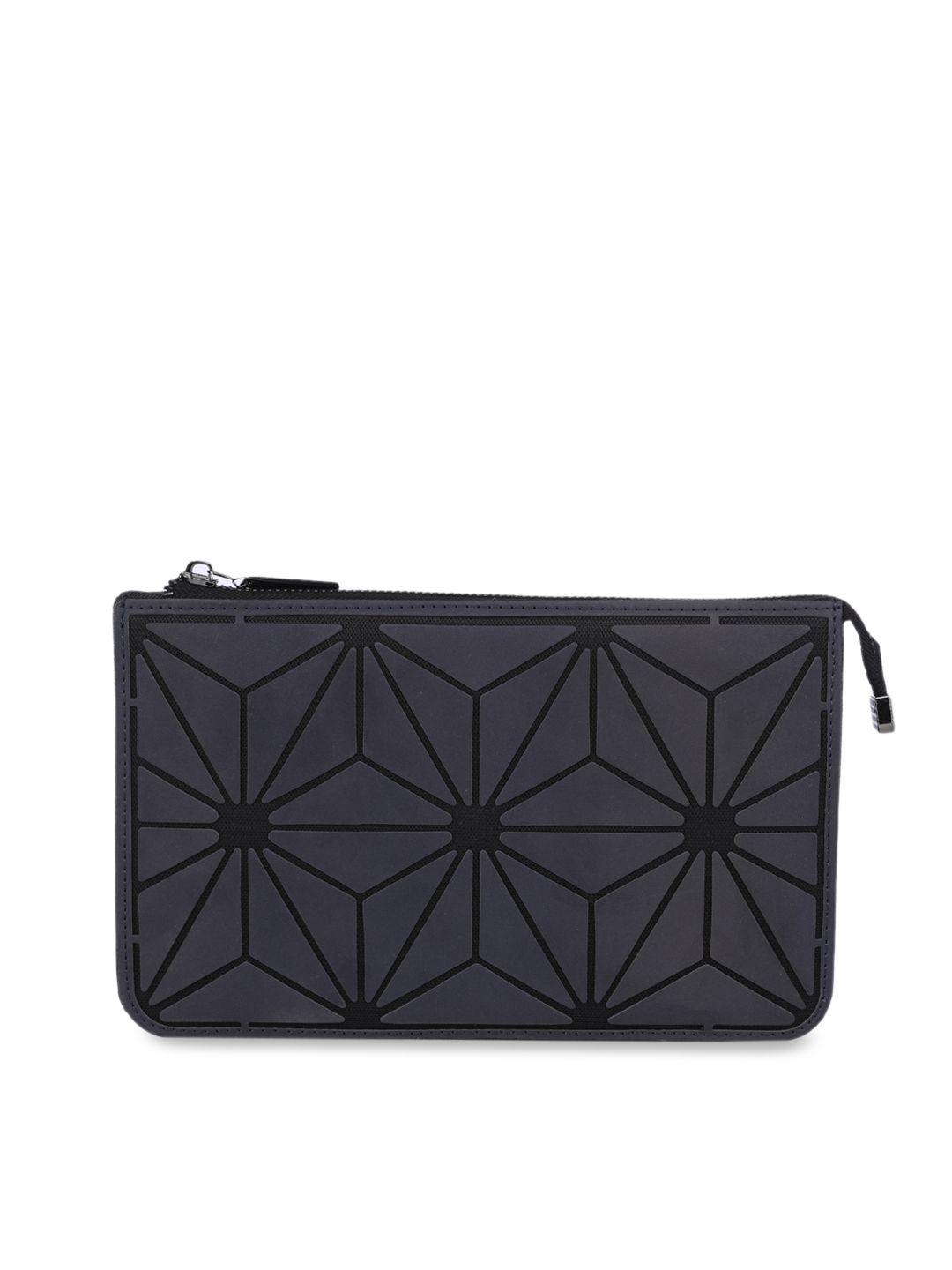 baomi black geometric range textured clutch