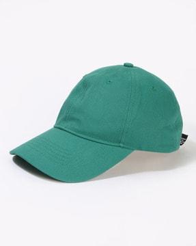 baseball cap with adjustable fastening