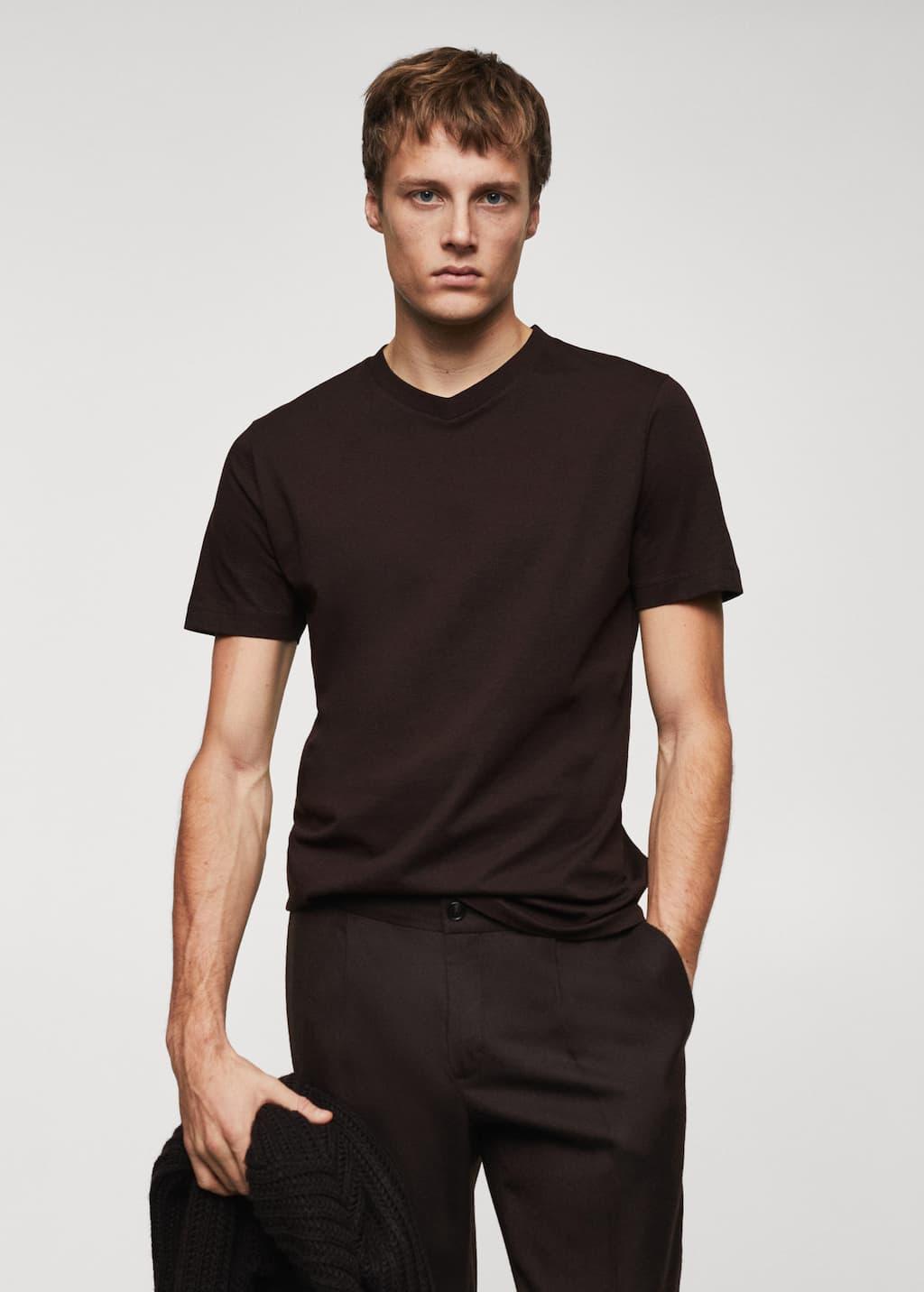 basic cotton v-neck t-shirt