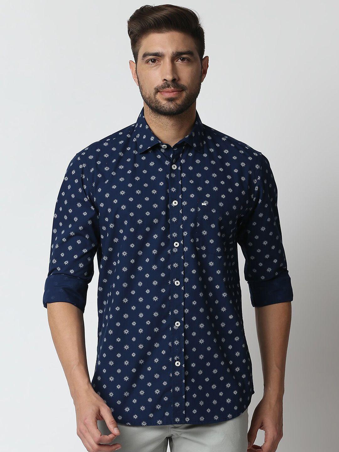 basics men navy blue & white slim fit conversational ditsy printed cotton casual shirt