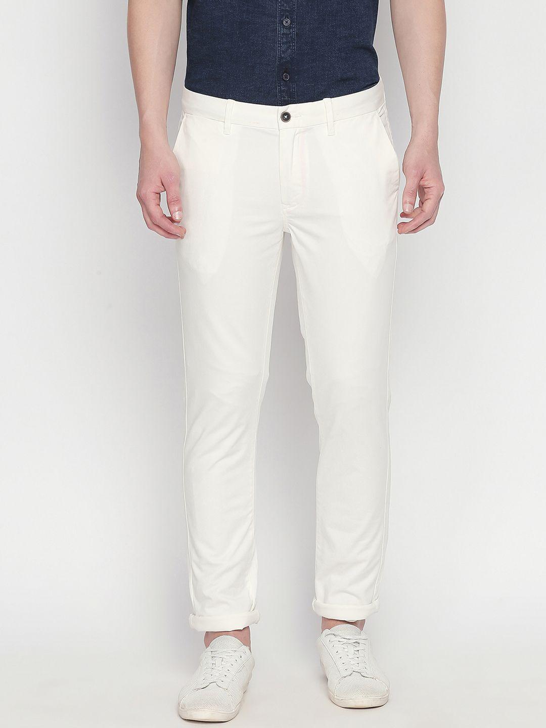 basics men off-white tapered fit solid regular trousers