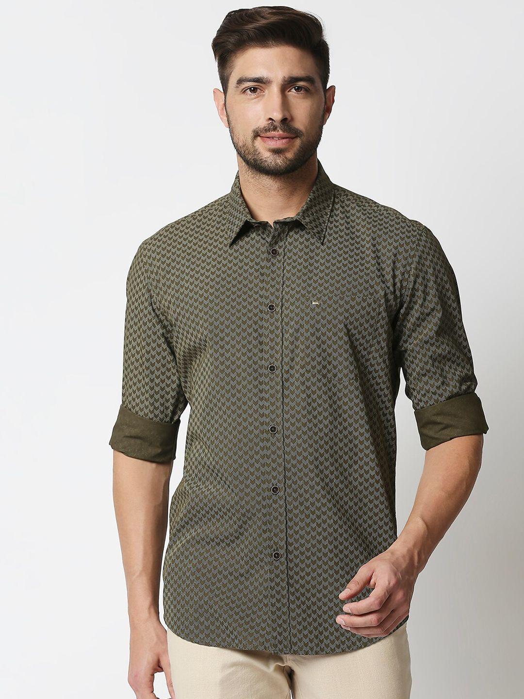 basics men olive green & white cotton slim fit geometric print casual shirt