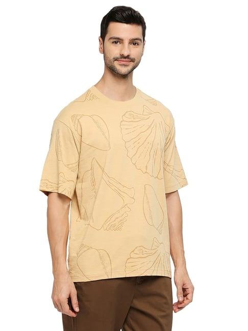 basics tan cotton muscle fit printed t-shirt