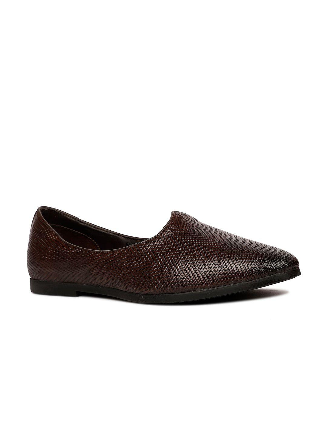 bata men textured comfort sole mojaris