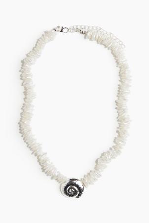 beaded short necklace