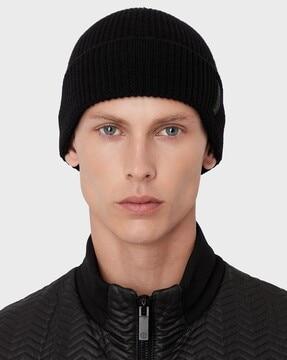 beanie with logo detailing