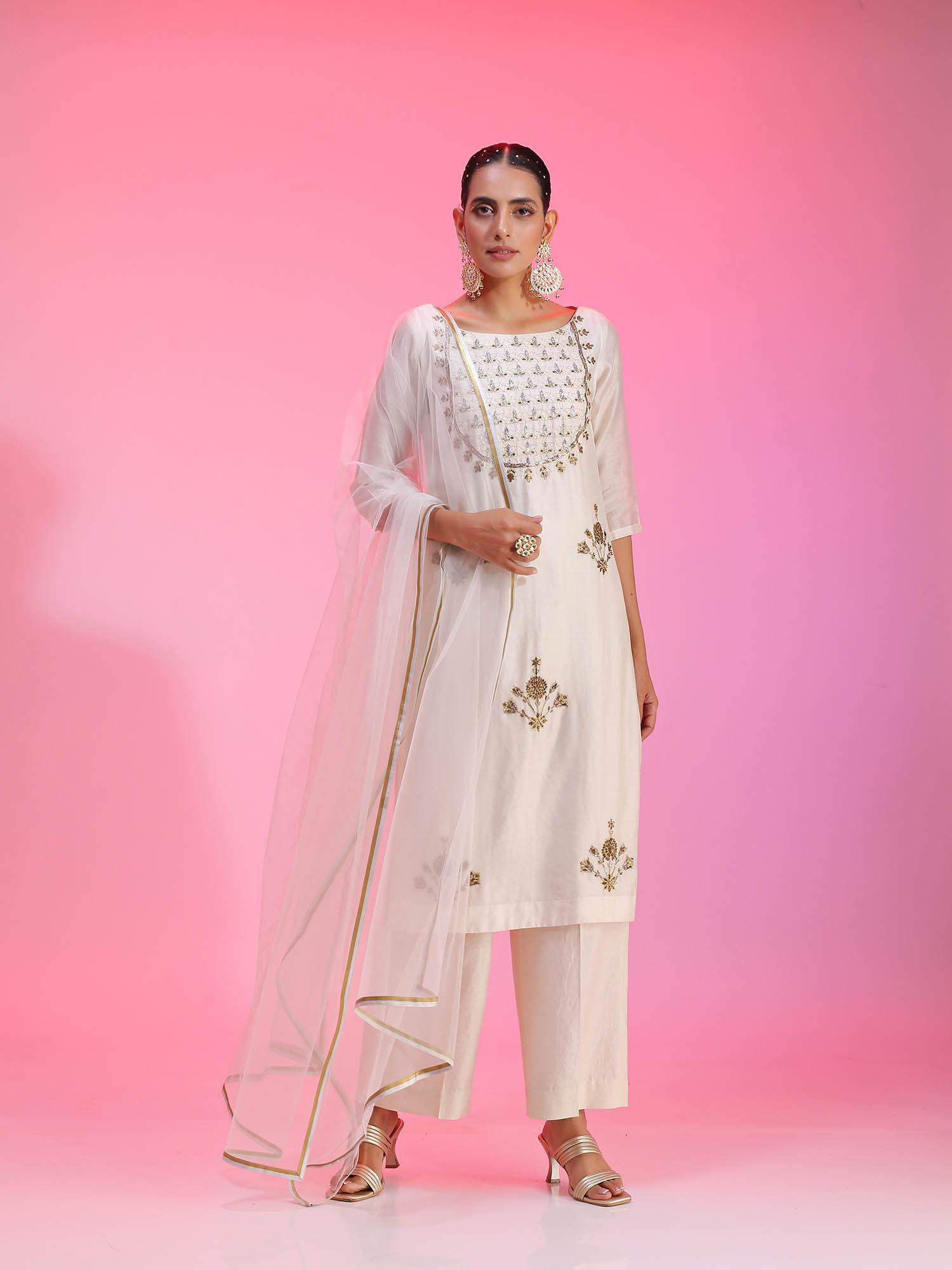 begam-iv white kurta with pant & dupatta (set of 3)