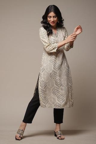 beige print casual v neck 3/4th sleeves women straight fit kurta