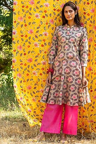 beige & pink printed flared kurta set