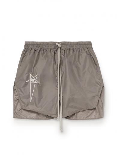 beige bermuda shorts with logo