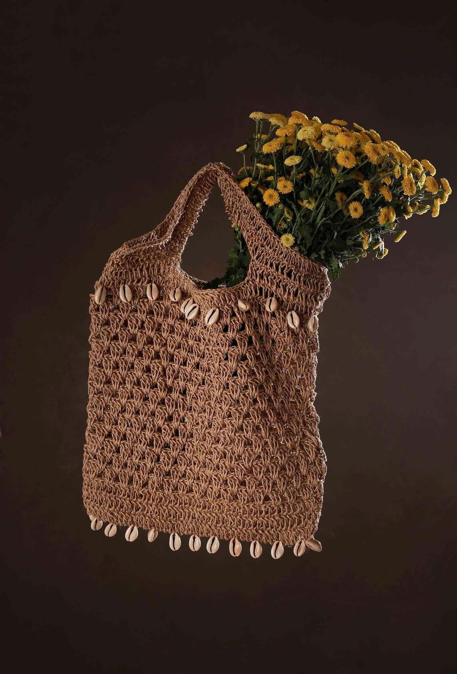 beige cowshell jute tote bag