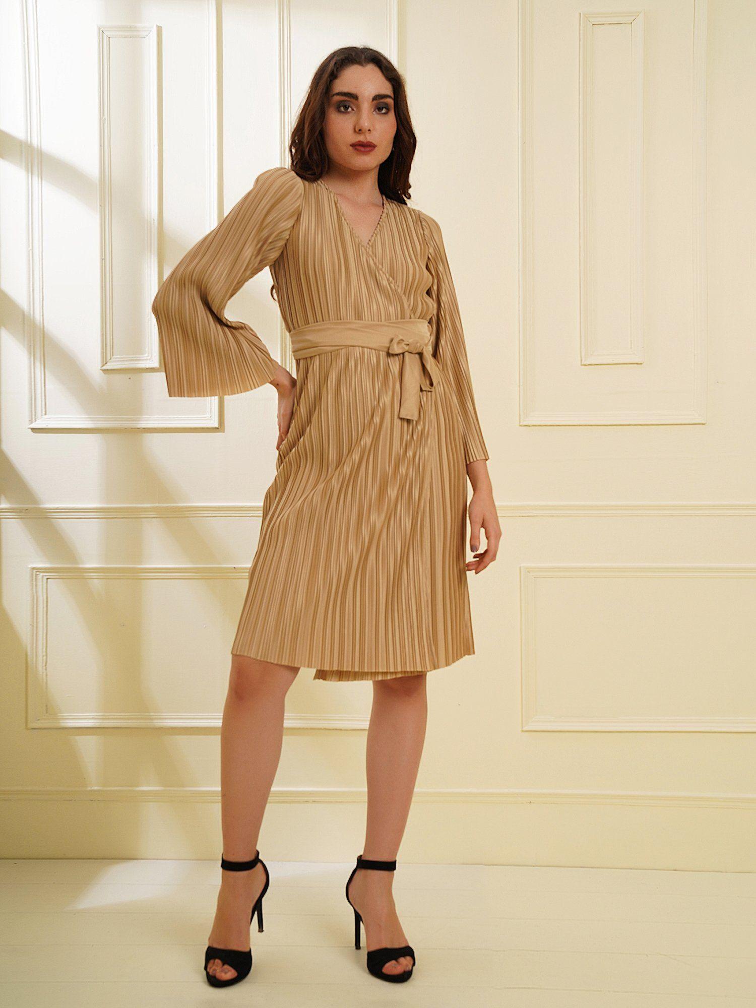 beige pleated knit dress with belt (set of 2)