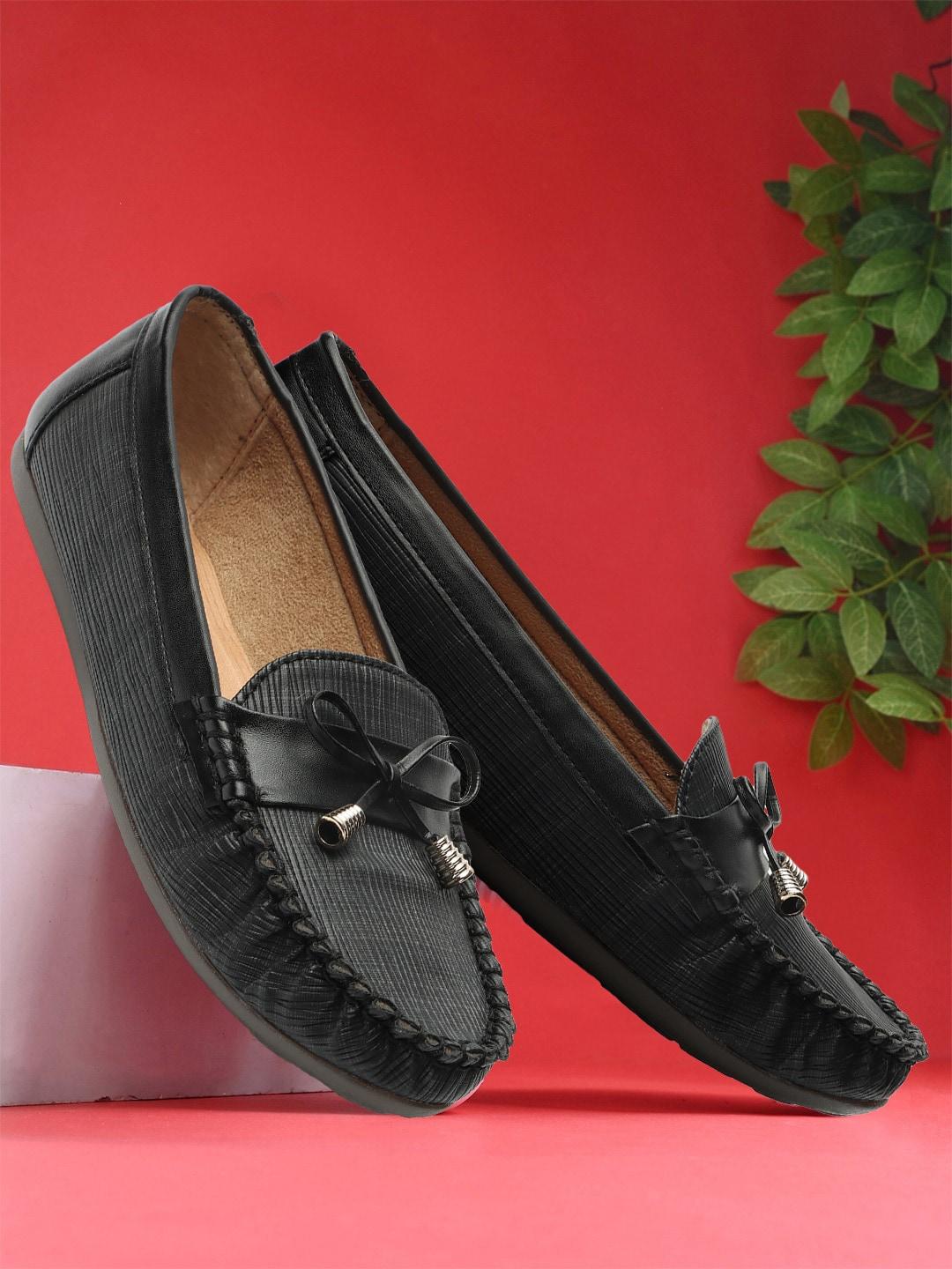 bella toes women black textured loafers